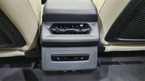 2025 Audi Q6 e-tron quattro Premium Plus