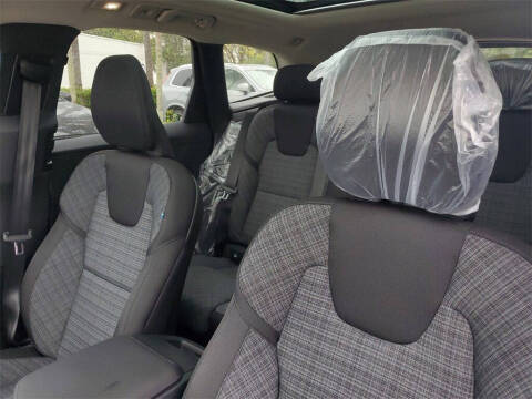 2025 Volvo XC60 B5 Core Dark Theme