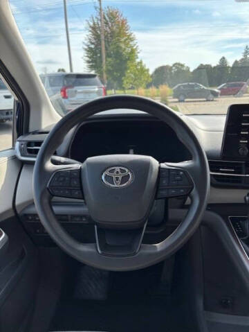 2023 Toyota Sienna LE 8-Passenger