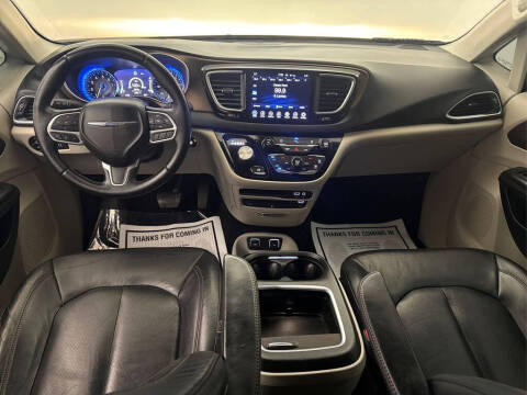 2017 Chrysler Pacifica Touring-L Plus
