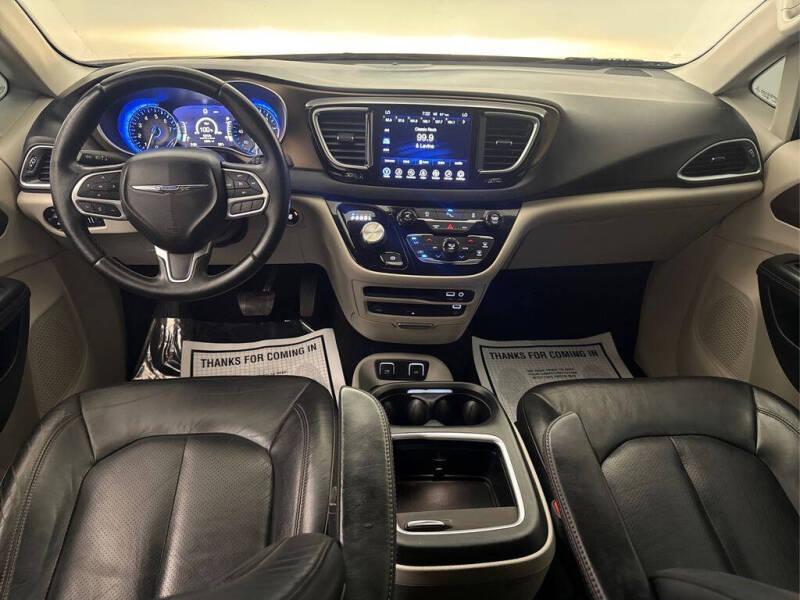2017 Chrysler Pacifica Touring-L Plus