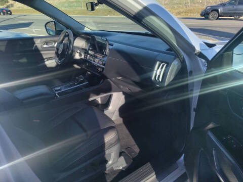 2025 Nissan Pathfinder SL