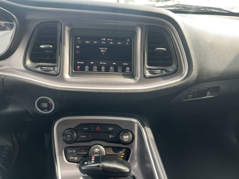 2021 Dodge Challenger SXT