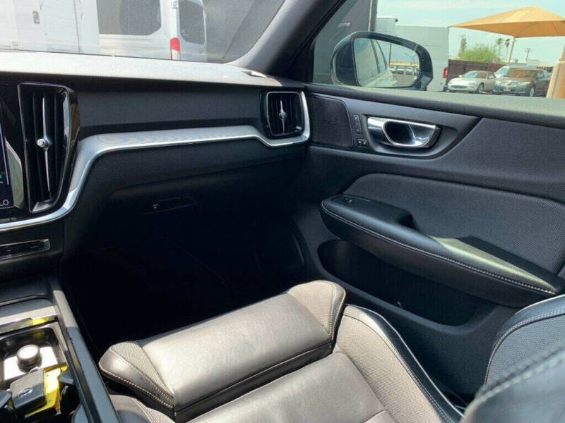 2019 Volvo S60 T5 R-Design