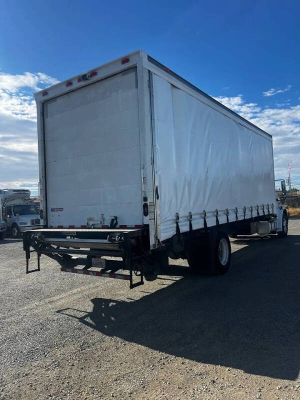 2018 Freightliner M2 106