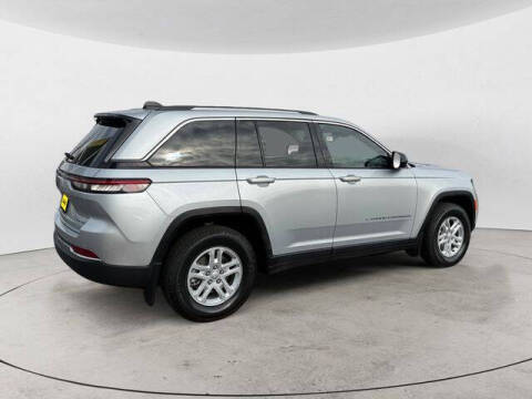 2022 Jeep Grand Cherokee Laredo