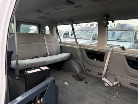 2011 Ford E-Series E-350 SD XLT