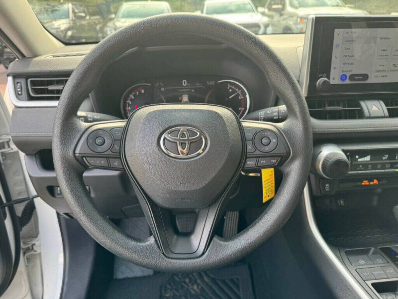 2025 Toyota RAV4 LE