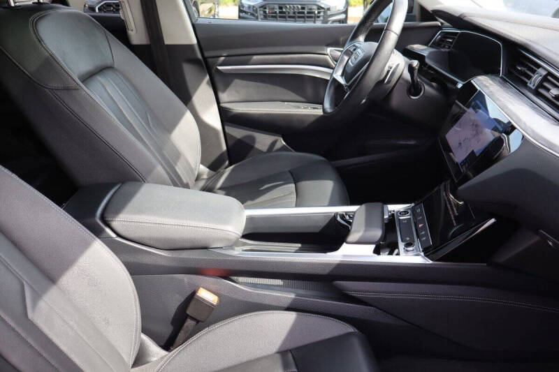 2024 Audi Q8 e-tron quattro Premium