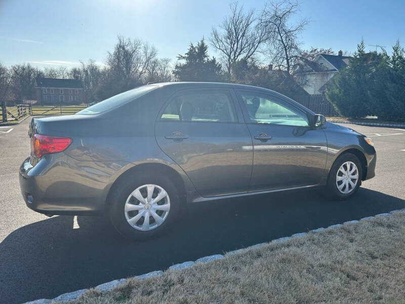 2010 Toyota Corolla LE photo 10