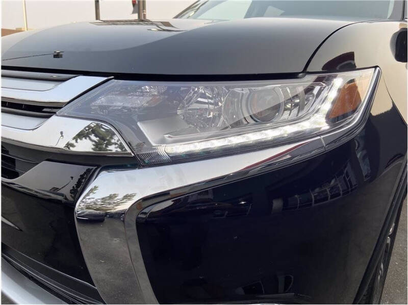 2018 Mitsubishi Outlander ES