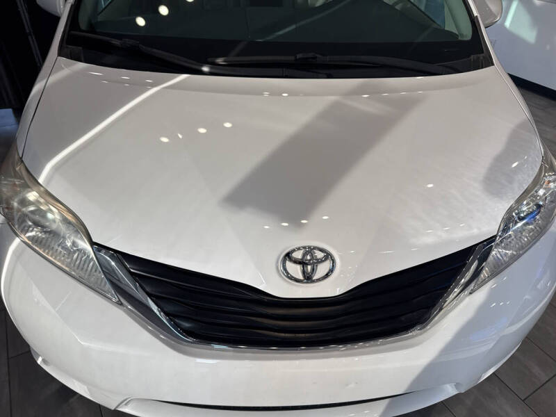 2012 Toyota Sienna LE 8-Passenger