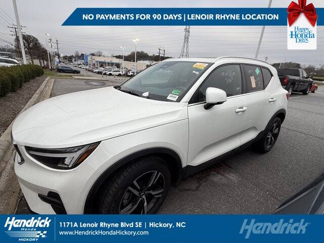 2025 Volvo XC40 B5 Core Bright Theme