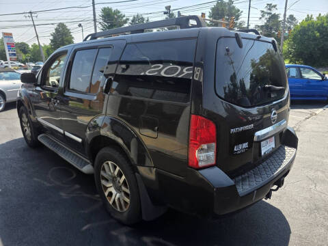 2012 Nissan Pathfinder LE