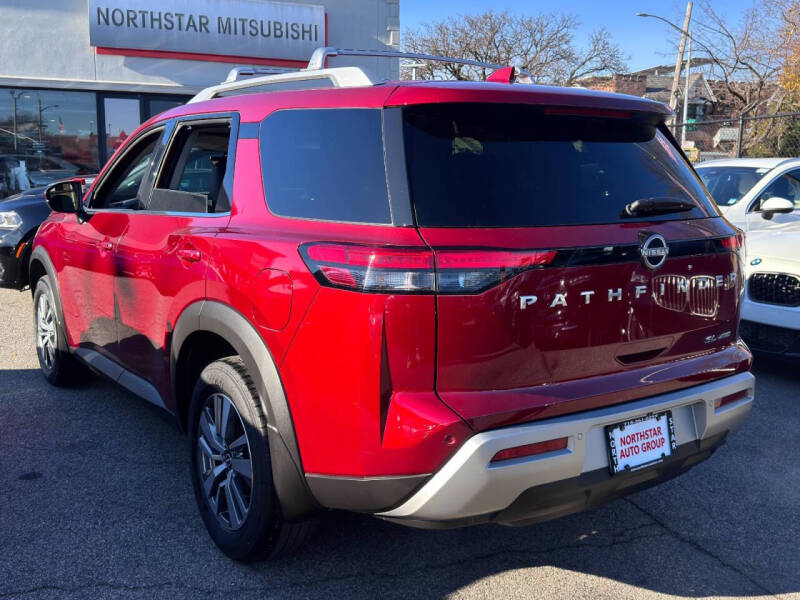 2023 Nissan Pathfinder SL