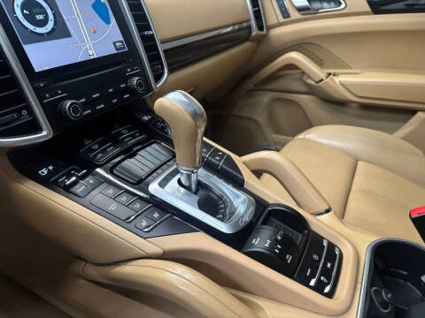 2017 Porsche Cayenne Platinum Edition