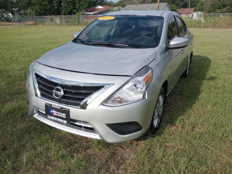 2017 Nissan Versa for sale at LA PULGA DE AUTOS in Dallas TX