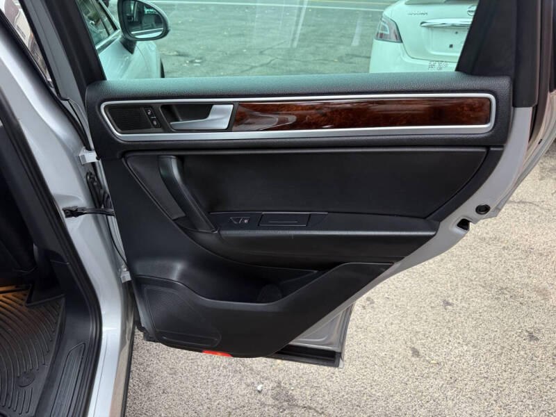 2012 Volkswagen Touareg TDI Lux