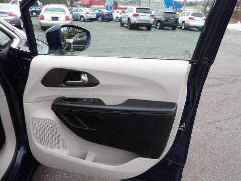 2017 Chrysler Pacifica Touring-L Plus