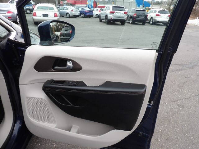 2017 Chrysler Pacifica Touring-L Plus