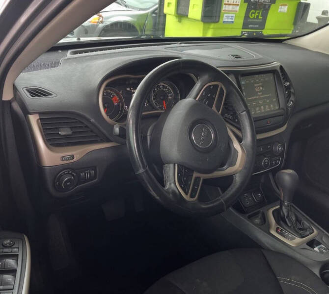 Image 5 of 2017 Jeep Cherokee Latitude