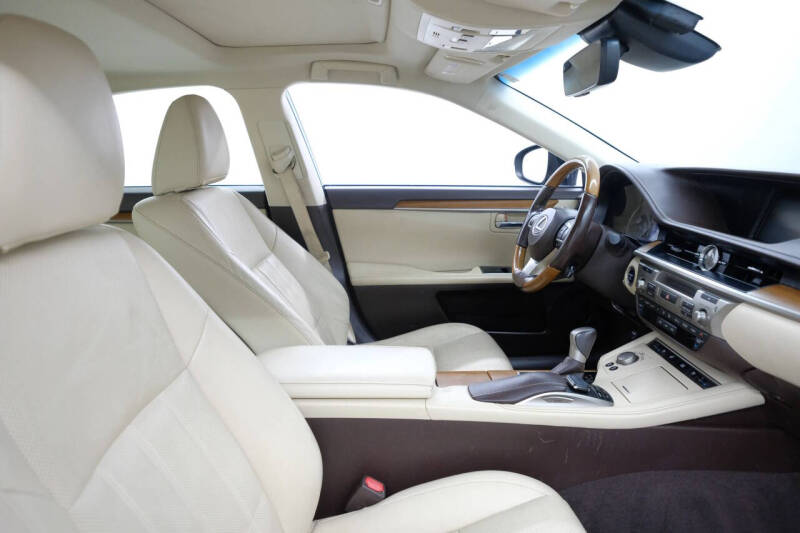 2017 Lexus ES 300h