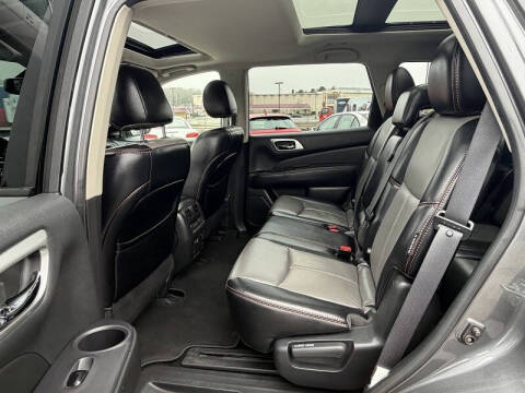 2019 Nissan Pathfinder SL
