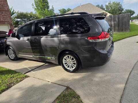 2013 Toyota Sienna XLE Mobility 7-Passenger