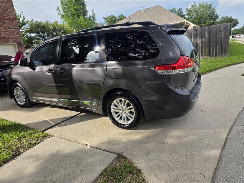 2013 Toyota Sienna XLE Mobility 7-Passenger
