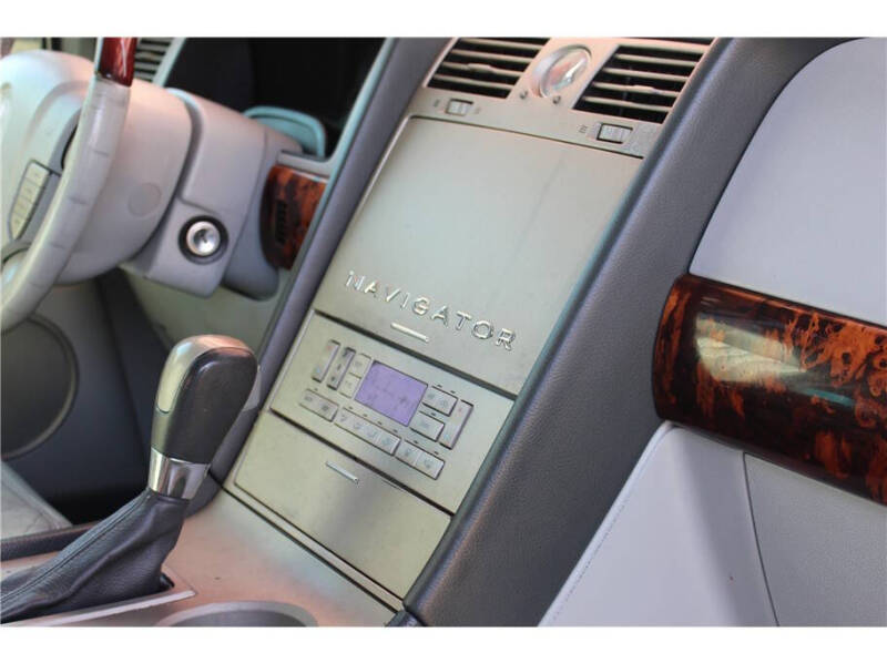 2004 Lincoln Navigator Luxury