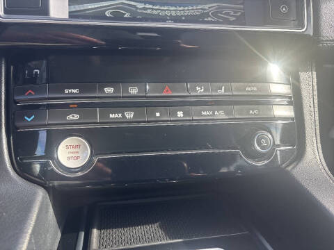 2018 Jaguar F-PACE 25t R-Sport