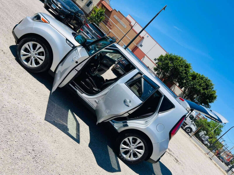 2016 Kia Soul +