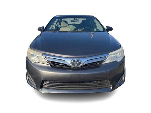 2014 Toyota Camry LE's photo