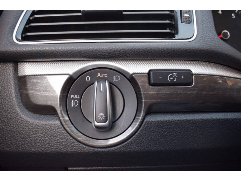 2017 Volkswagen Passat 1.8T SEL Premium