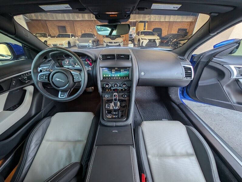 2021 Jaguar F-TYPE R