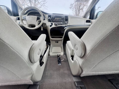 2013 Toyota Sienna L 7-Passenger