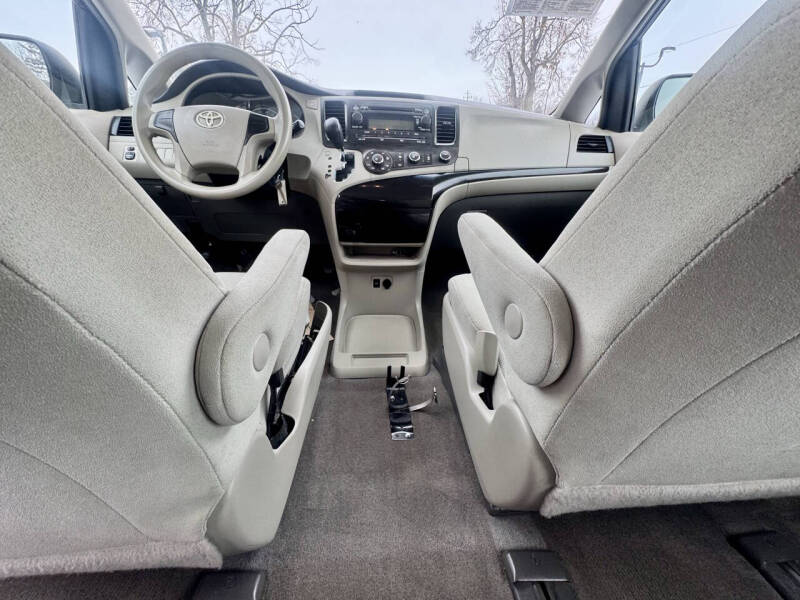 2013 Toyota Sienna L 7-Passenger