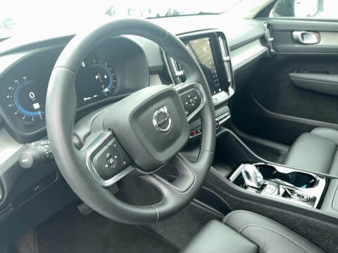 2024 Volvo XC40 B5 Plus Dark Theme