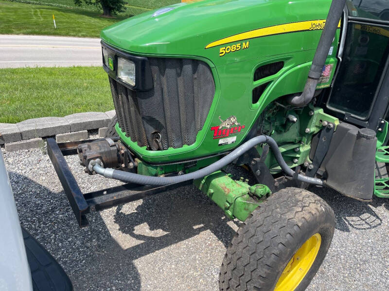 2009 John Deere 5085 M