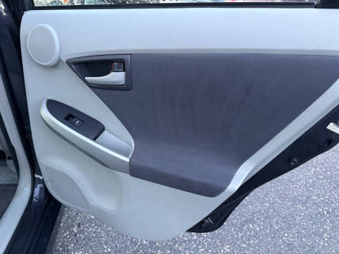 2010 Toyota Prius III