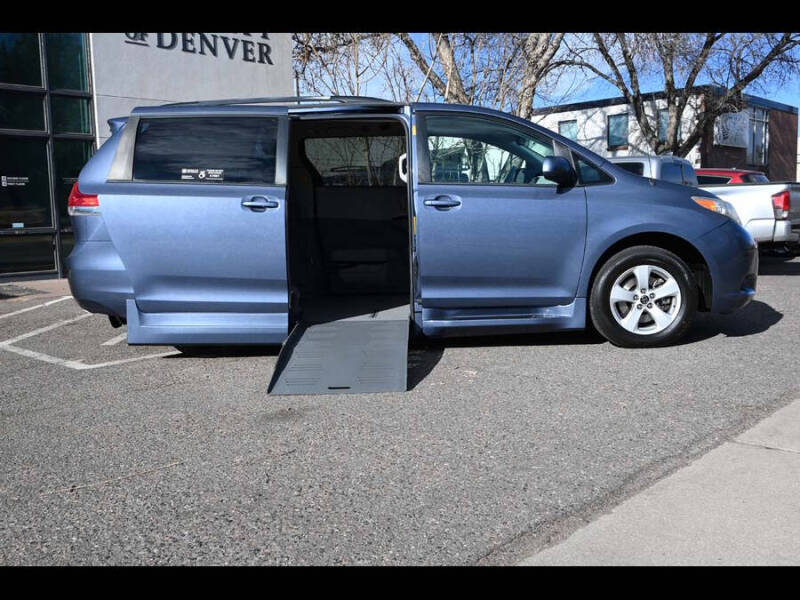2013 Toyota Sienna LE Mobility 7-Passenger