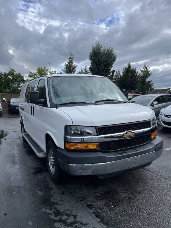2018 Chevrolet Express 2500 Work Van HD's photo