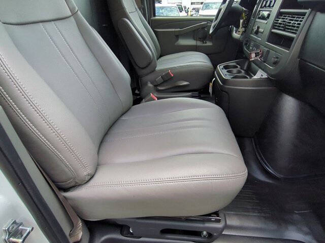 2025 Chevrolet Express 2500