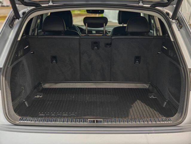 2019 Audi e-tron quattro Prestige