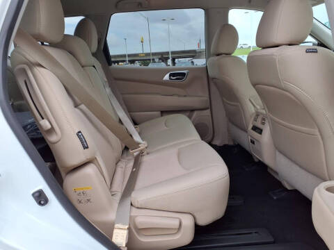 2020 Nissan Pathfinder SV