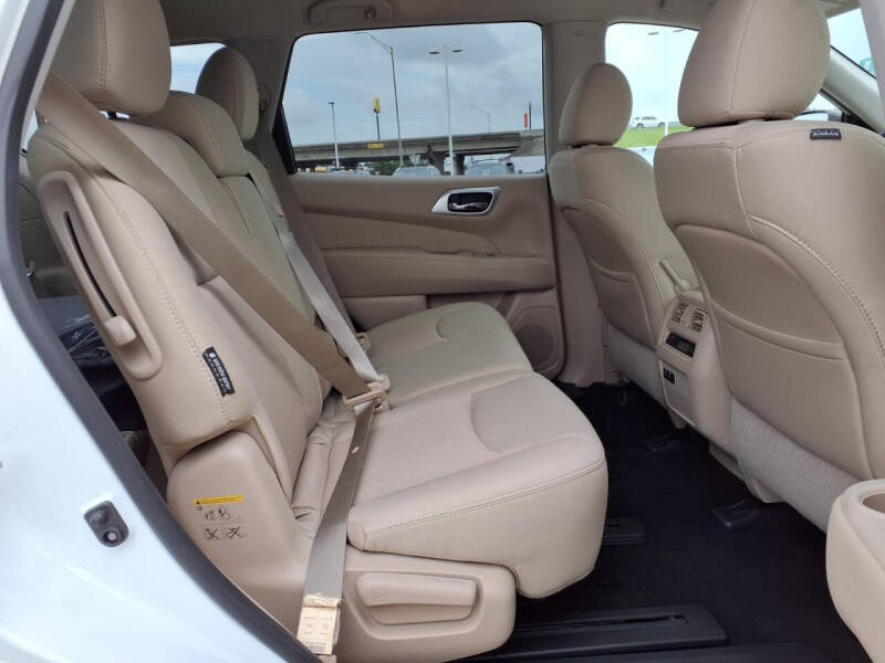 2020 Nissan Pathfinder SV