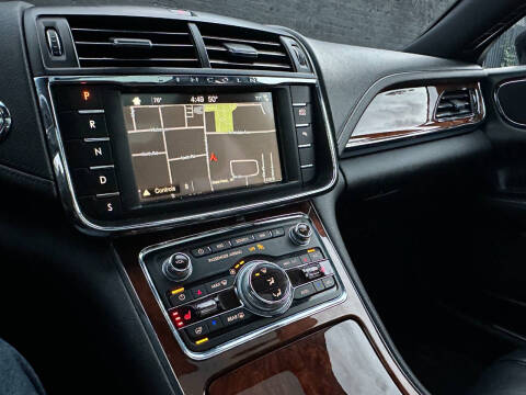 2018 Lincoln Continental Select