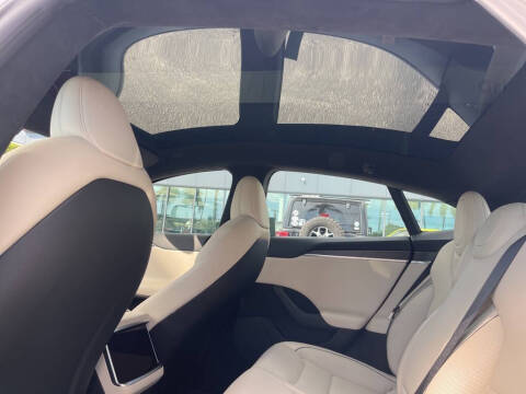 2022 Tesla Model S Plaid