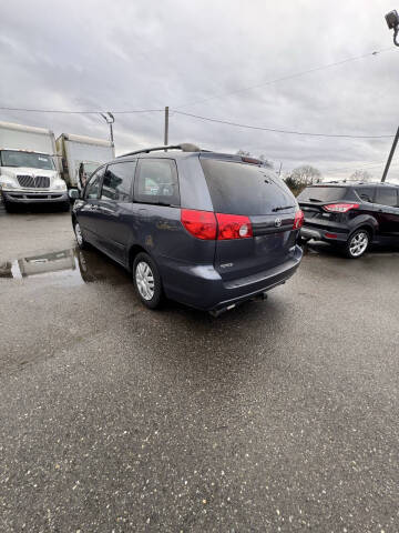 2006 Toyota Sienna CE 8 Passenger