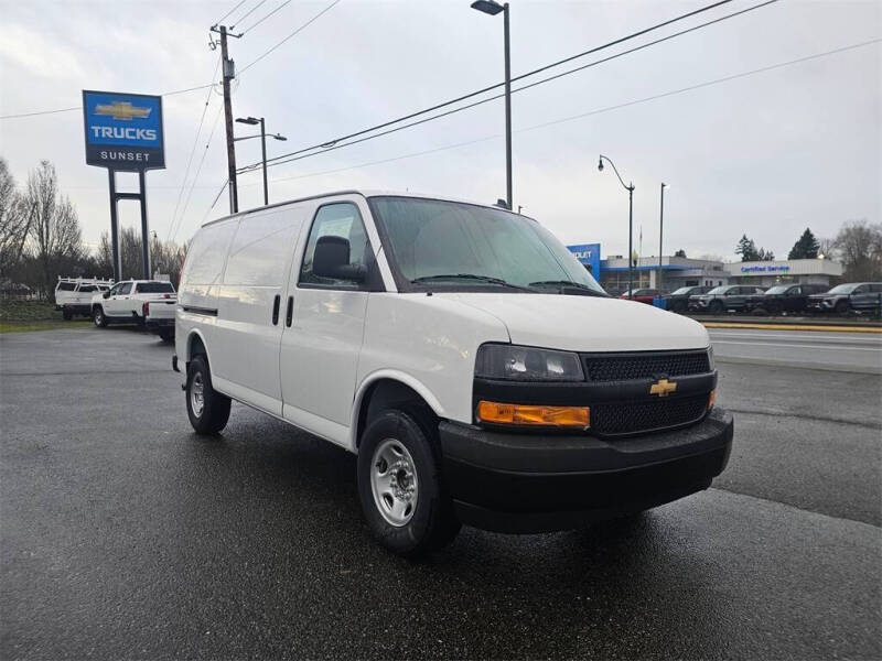 2025 Chevrolet Express 3500
